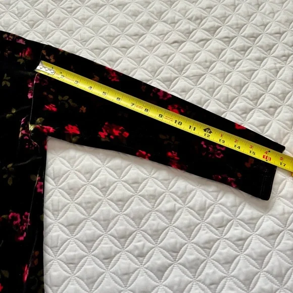 J.Jill Black Velour Long Sleeve Pullover Top Red Pink Floral Size SP - Picture 7 of 13